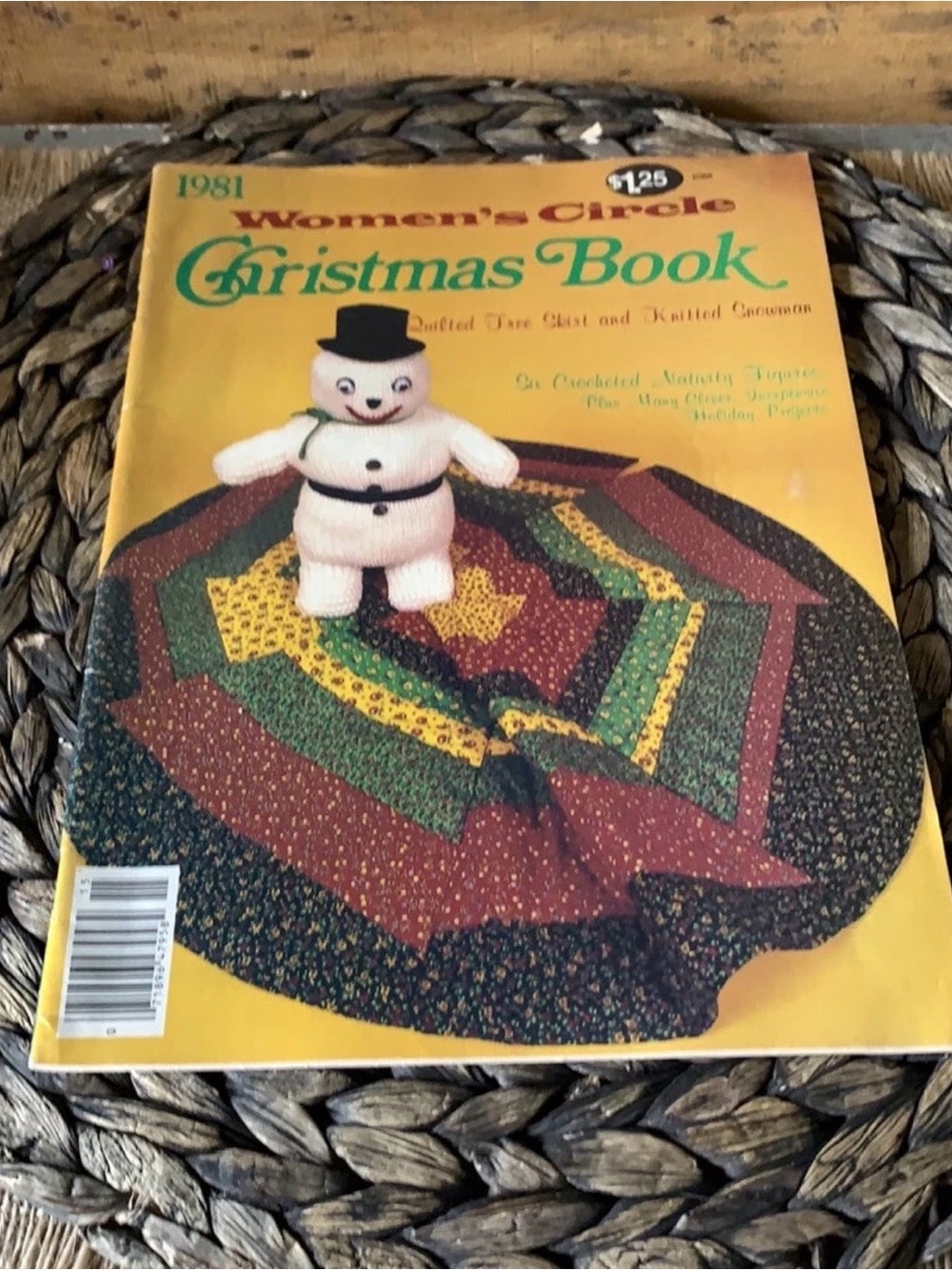 Women's Circle Christmas Book Knitted Snowmen 1981